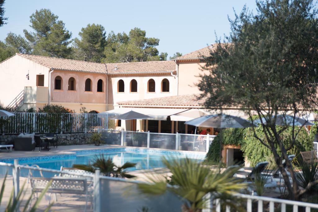 Logis Hostellerie De L'Abbaye Le Thoronet Exterior photo